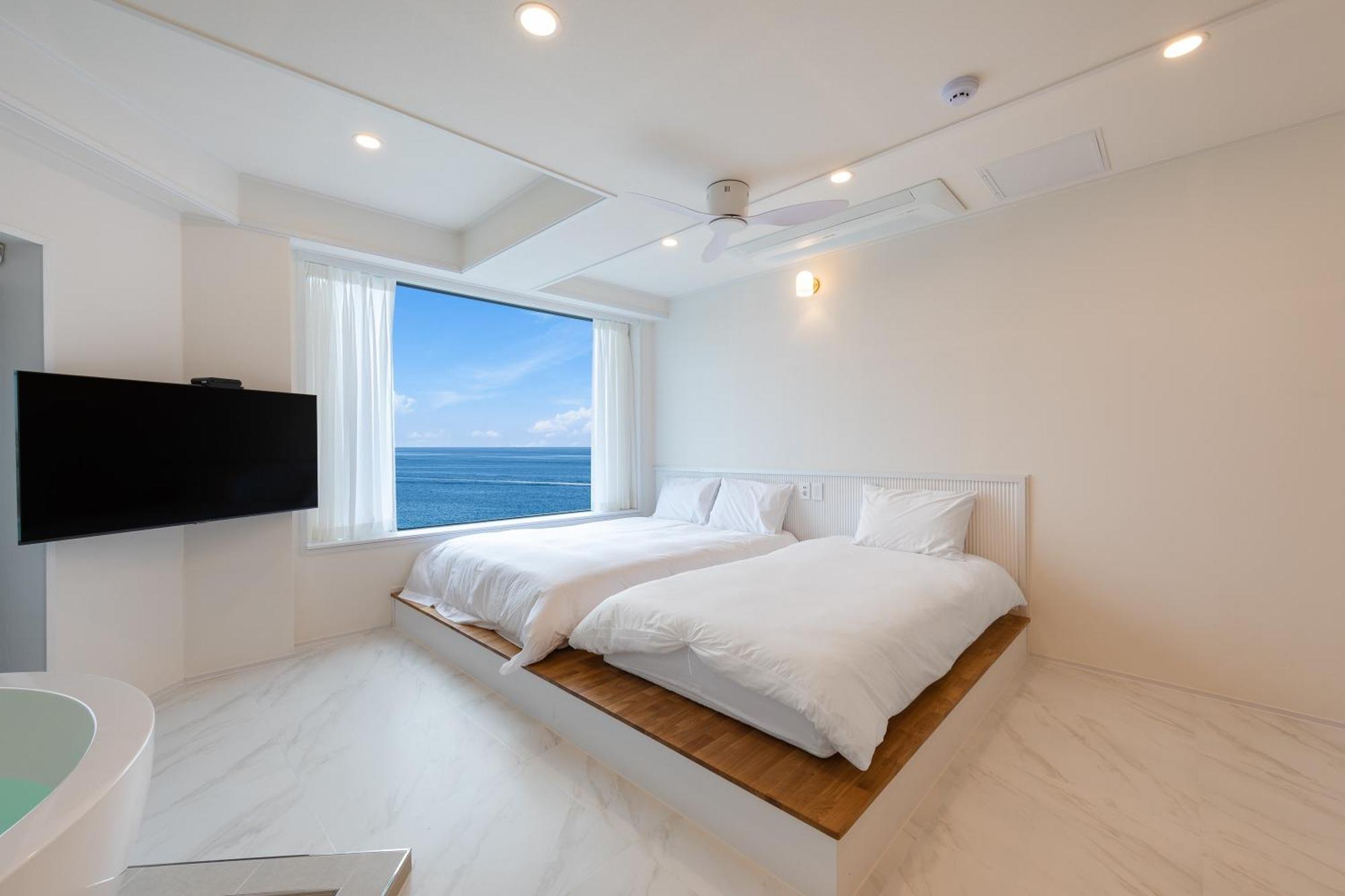 Gangneung Hue Pension Ocean View, Spa, Couple ภายนอก รูปภาพ