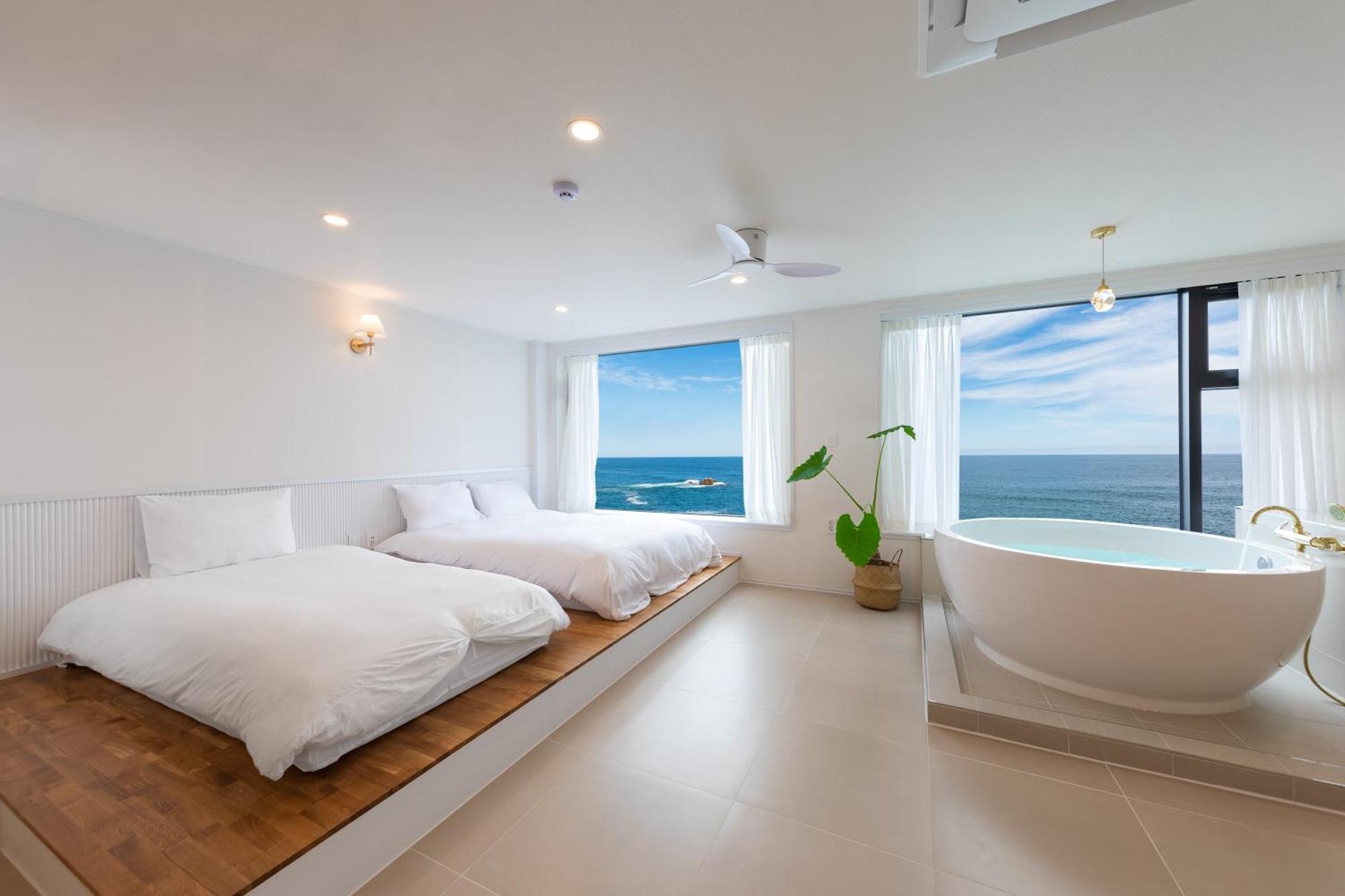 Gangneung Hue Pension Ocean View, Spa, Couple ห้อง รูปภาพ