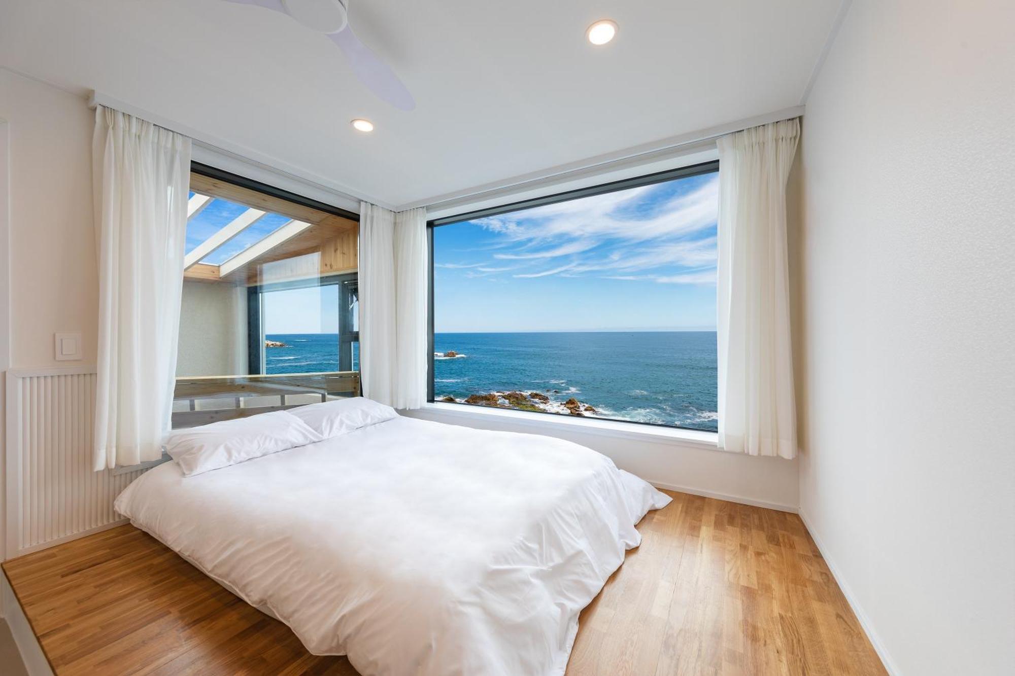 Gangneung Hue Pension Ocean View, Spa, Couple ภายนอก รูปภาพ