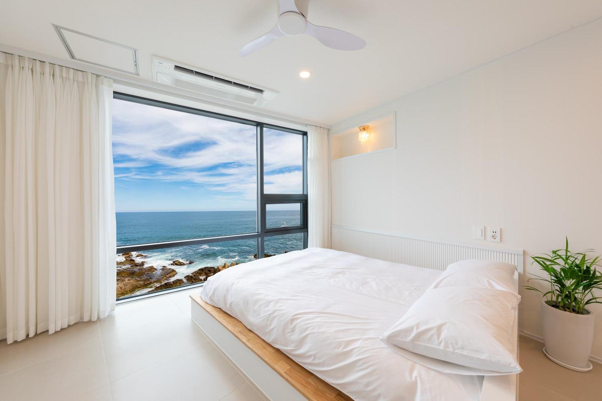 Gangneung Hue Pension Ocean View, Spa, Couple ภายนอก รูปภาพ